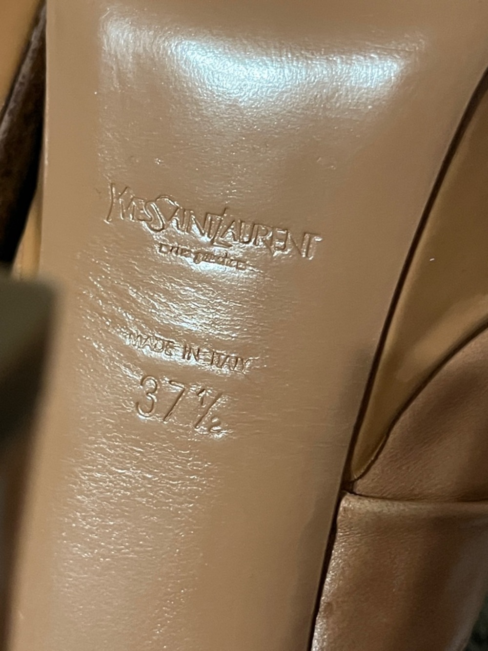 Yves Saint Laurent Palais platform pumps featuring a peep-toe heel - Picture 9 of 13